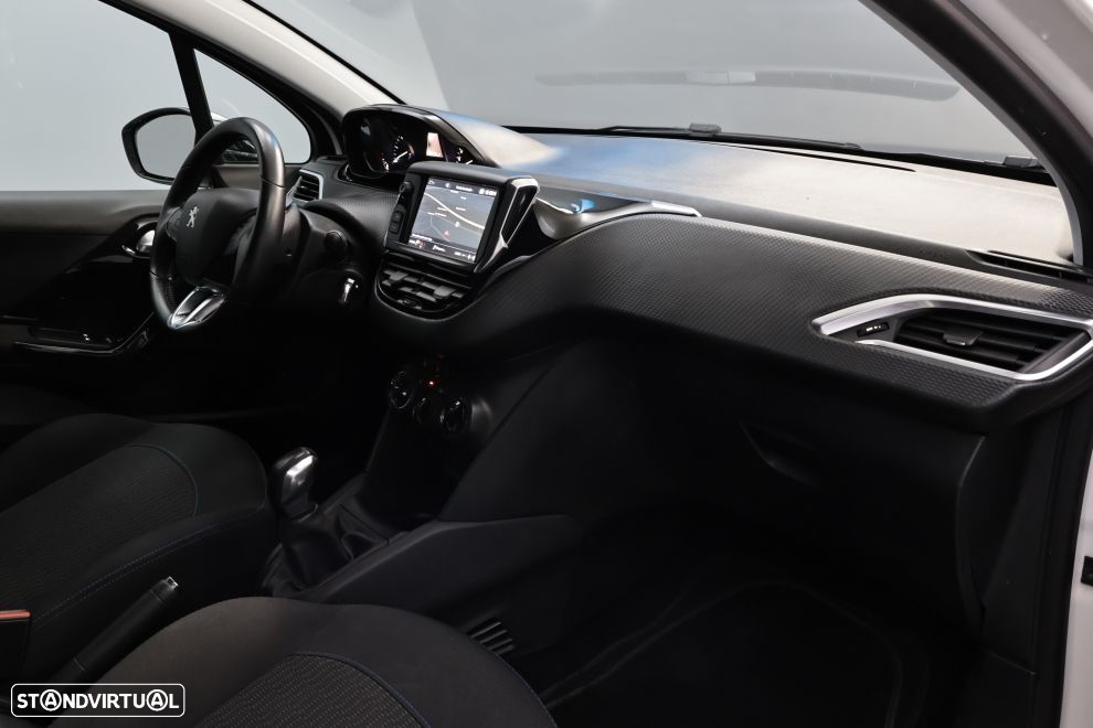 Peugeot 208 1.5 BlueHDi Signature - 21