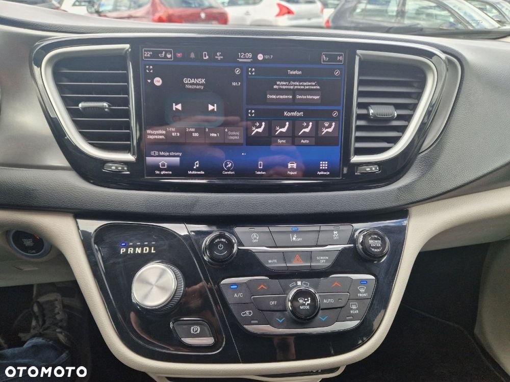 Chrysler Pacifica - 13