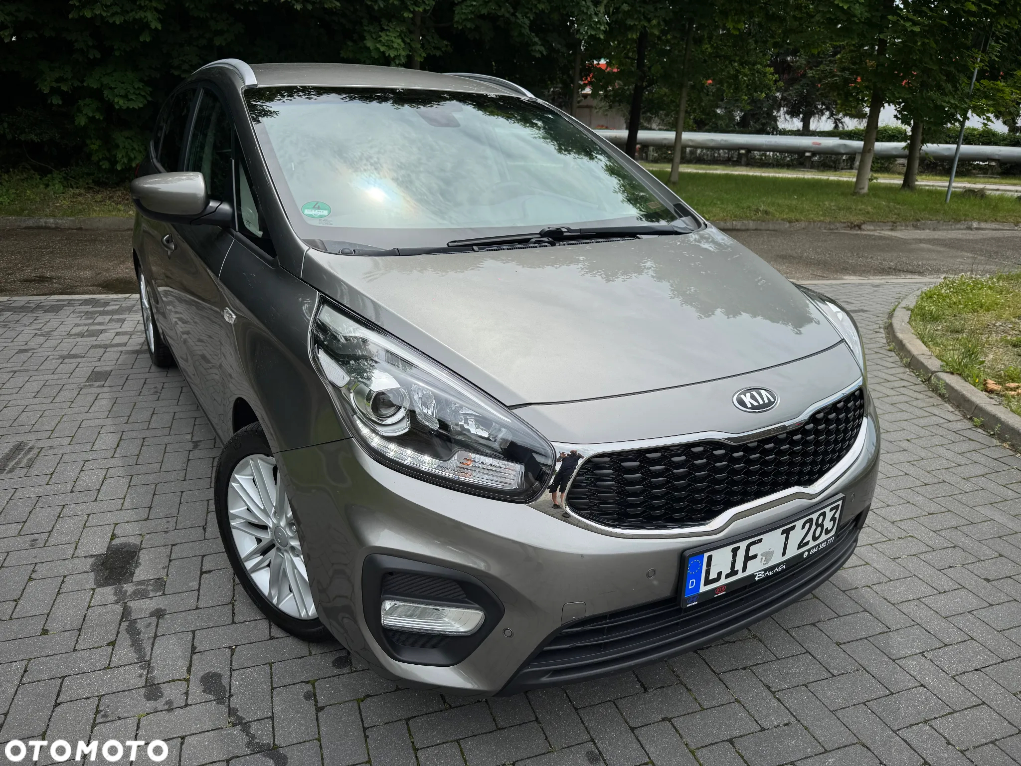 Kia Carens 1.7 CRDi 141 Dream-Team Edition - 3