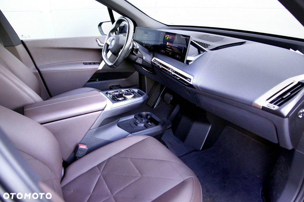 BMW iX xDrive40 76.6kWh Signature - 12
