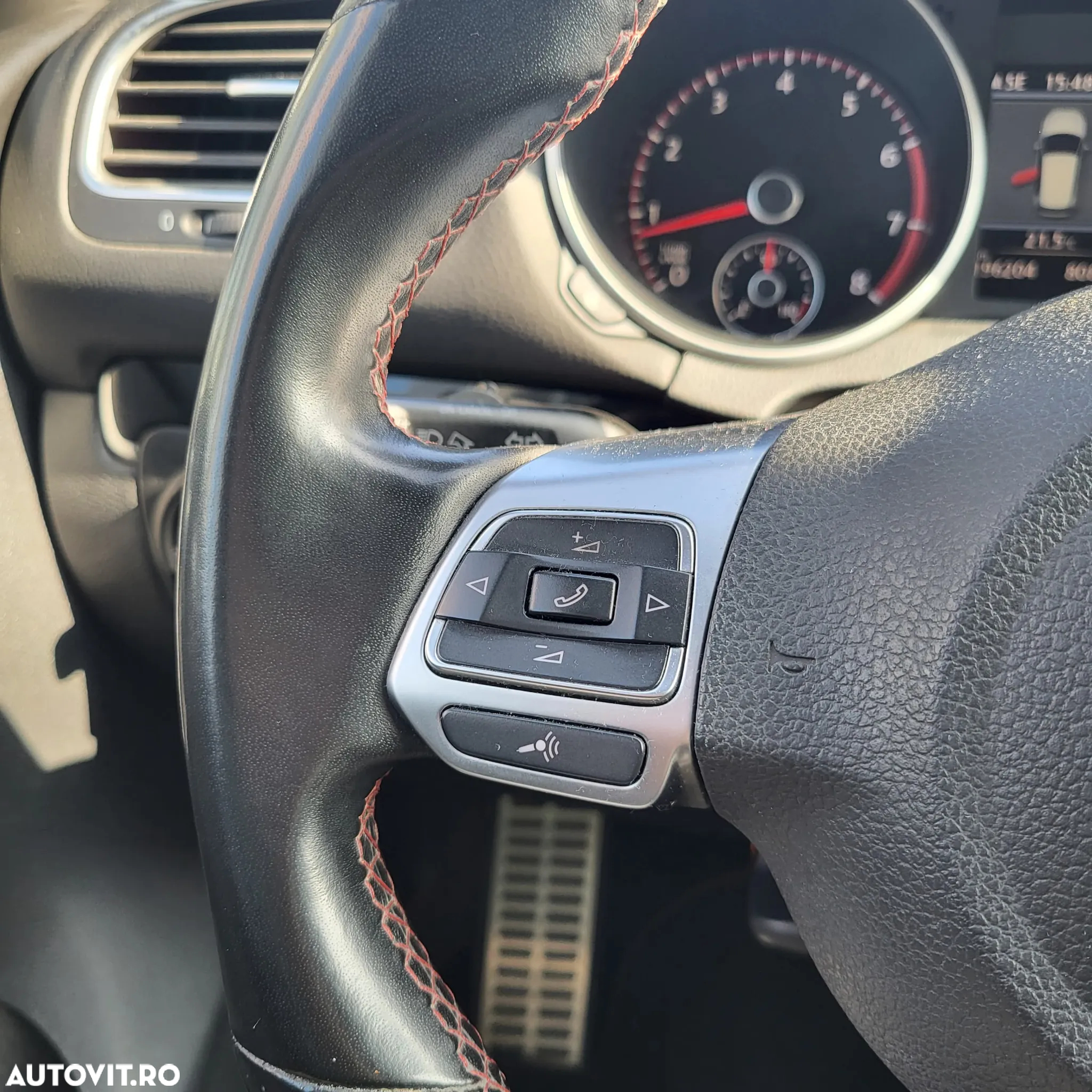 Volkswagen Golf 2.0 TSI GTI - 14