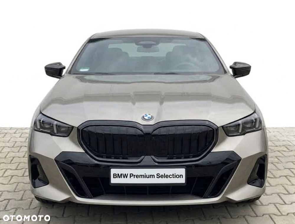 BMW Seria 5 2024 photo 2