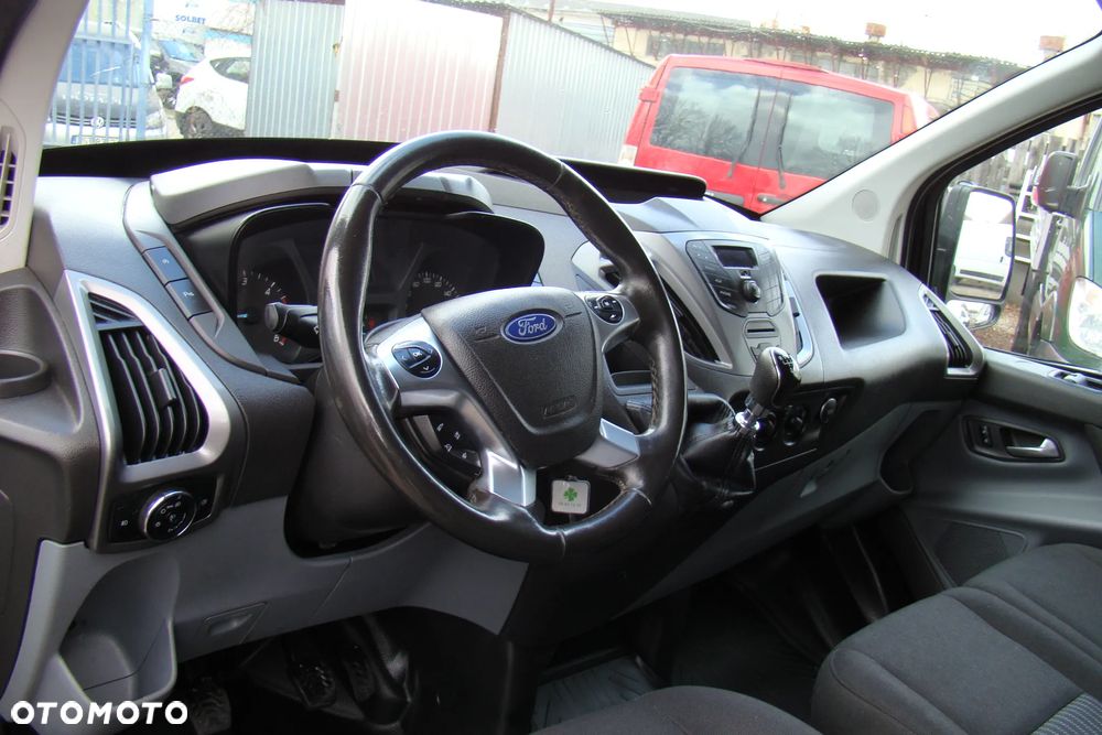 Ford Custom - 10