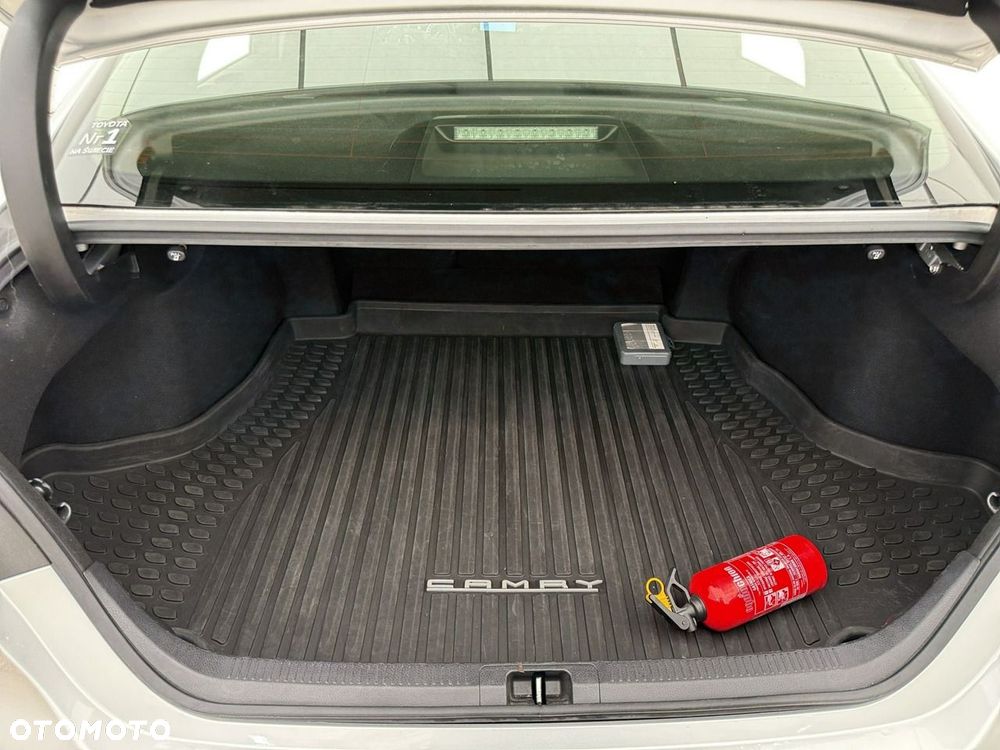 Toyota Camry - 12