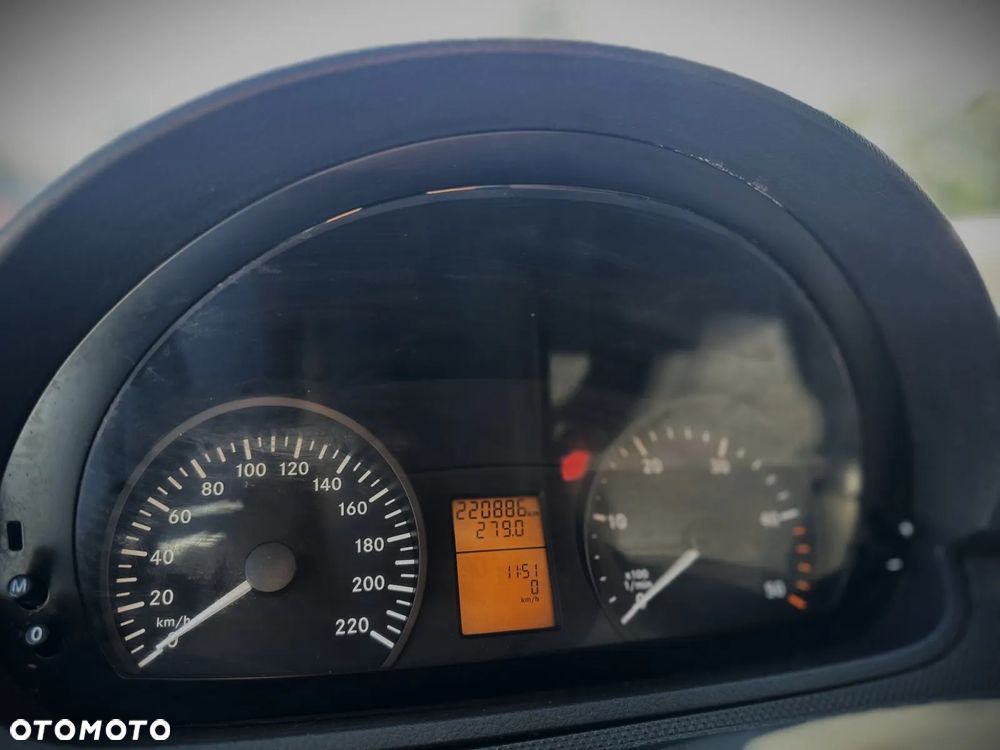 Mercedes-Benz VITO - 11
