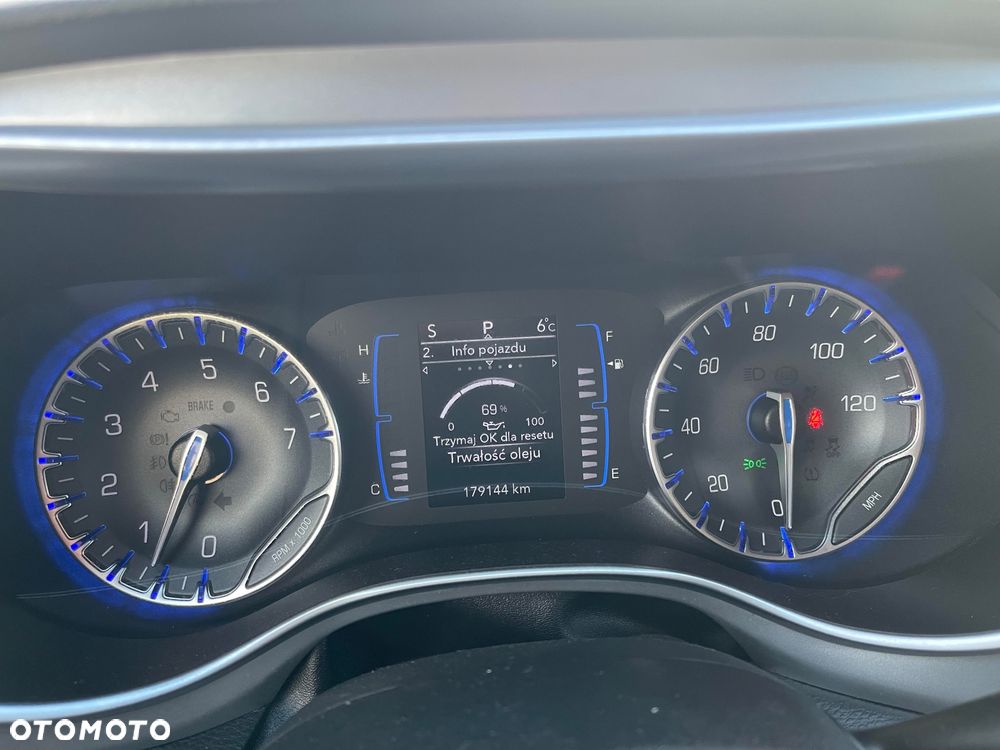 Chrysler Pacifica - 9