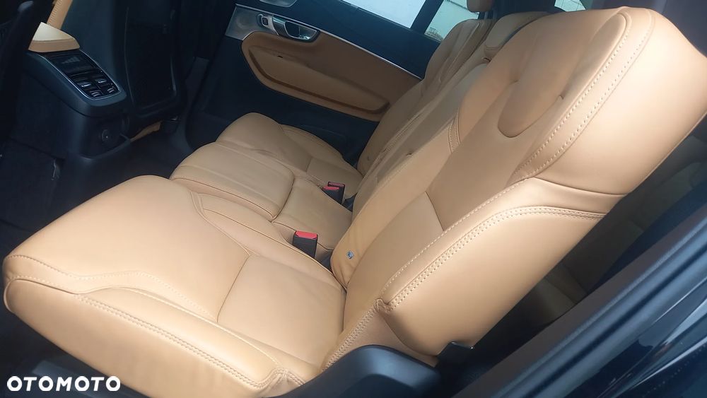 Volvo XC 90 - 9