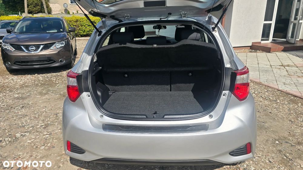 Toyota Yaris Hybrid 100 Sol - 13