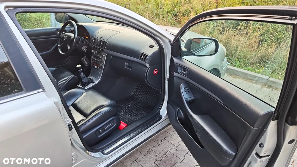Toyota Avensis - 8