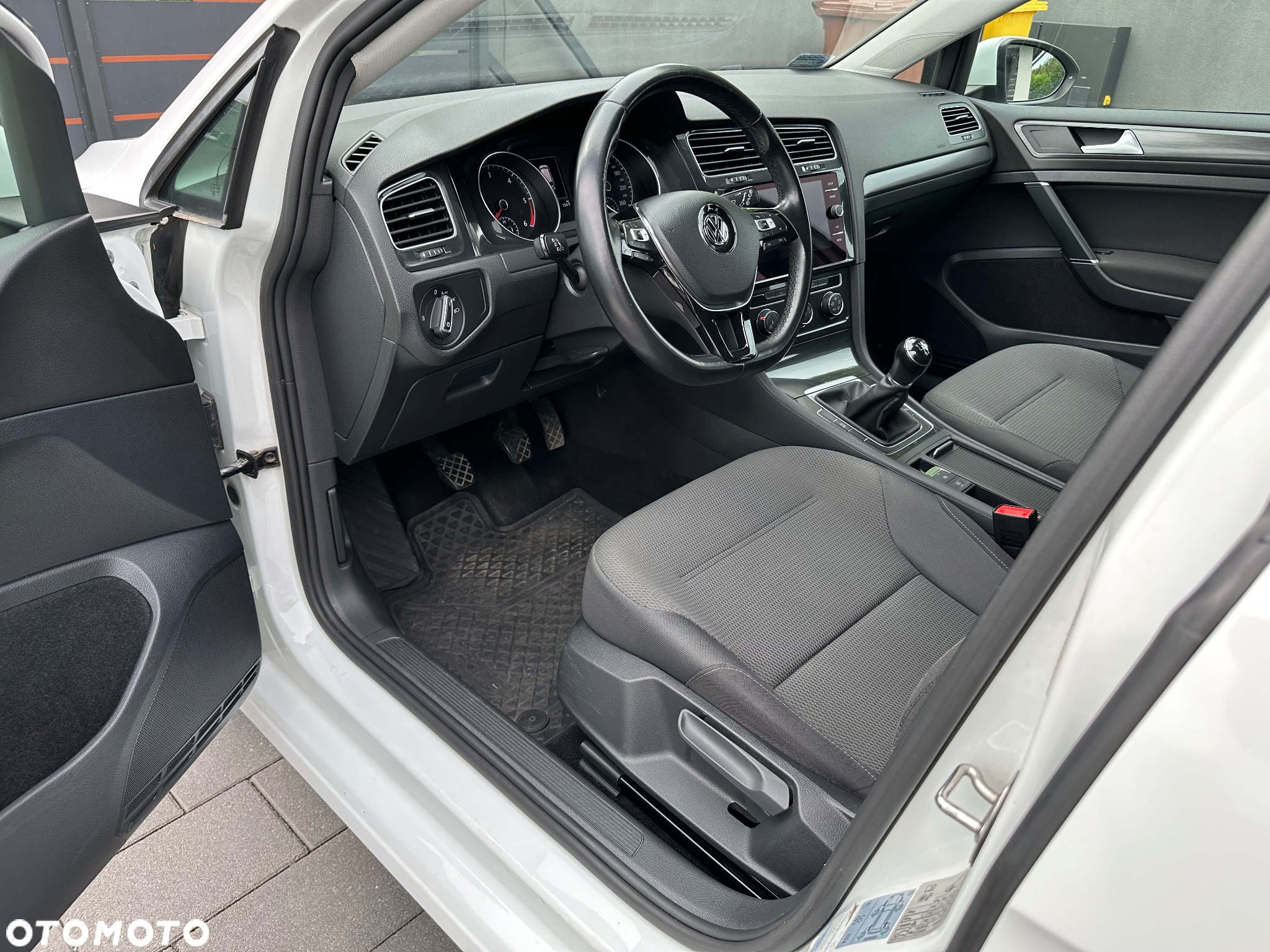 Volkswagen Golf VII 1.6 TDI BMT Comfortline - 14