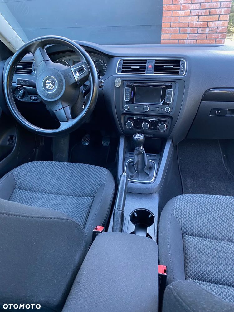 Volkswagen Jetta 1.6 TDI Comfortline - 8