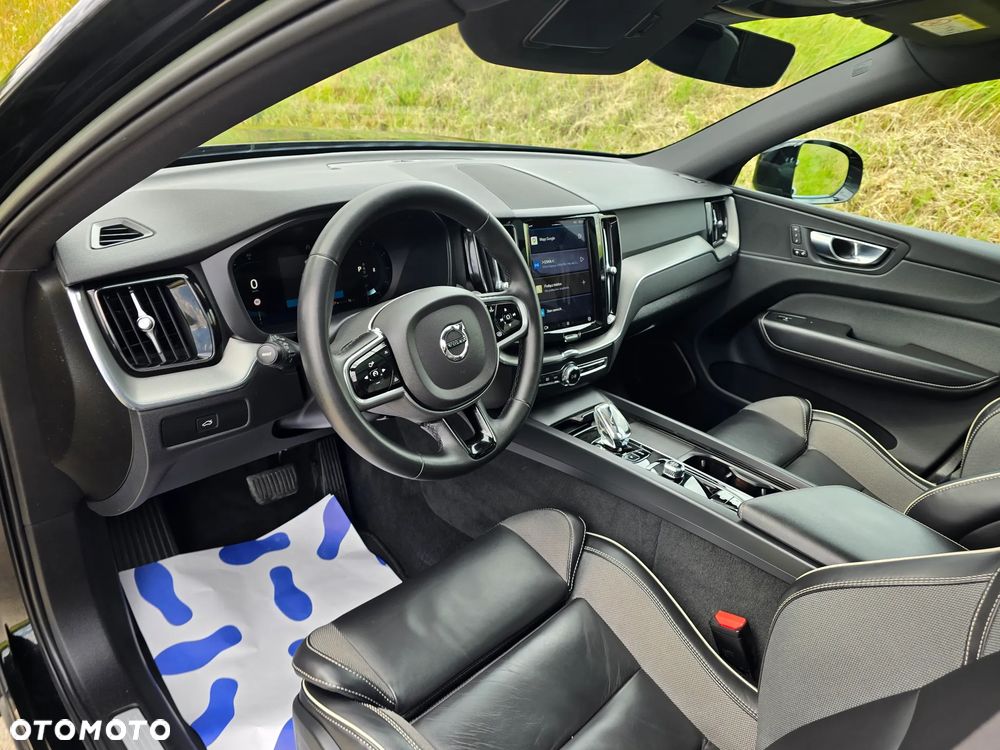 Volvo XC 60 B4 D AWD Plus Dark - 11