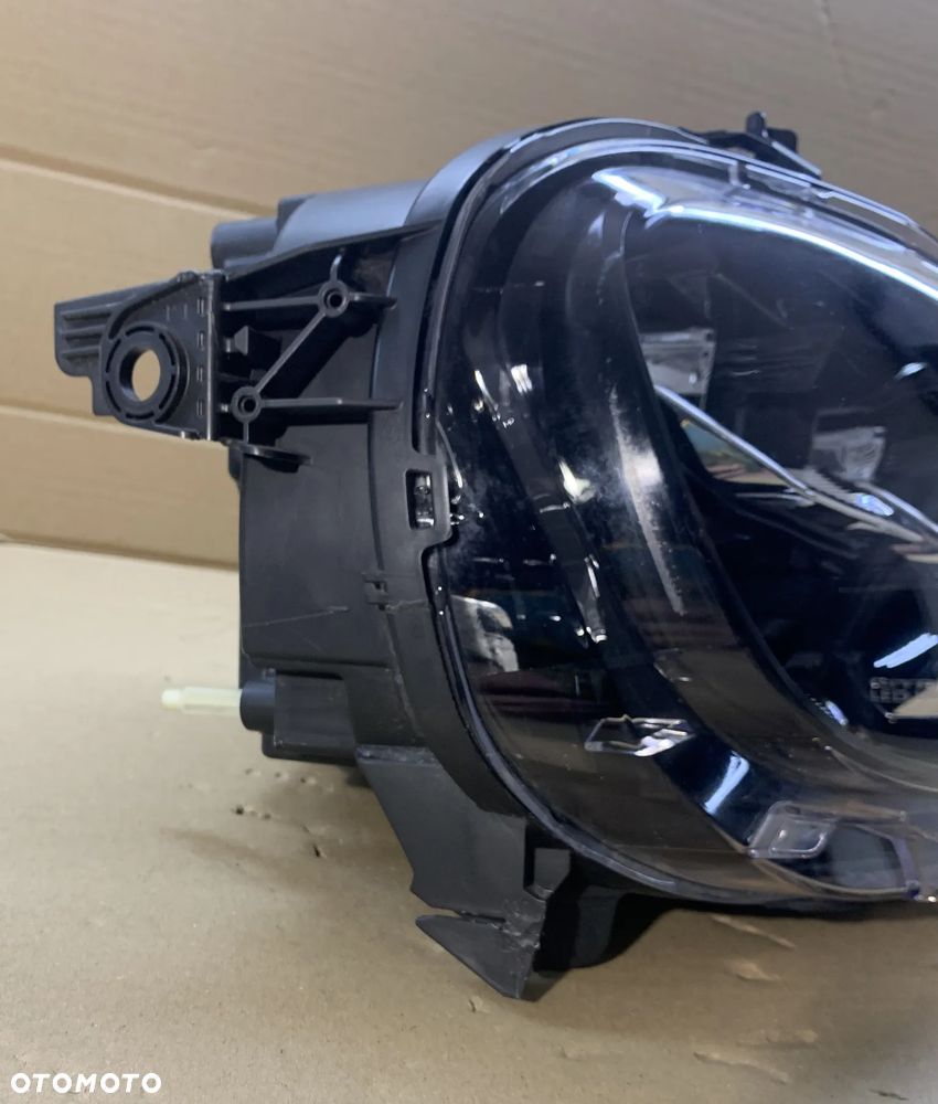 Reflektor prawy Citroen C3 III lift LED - 2