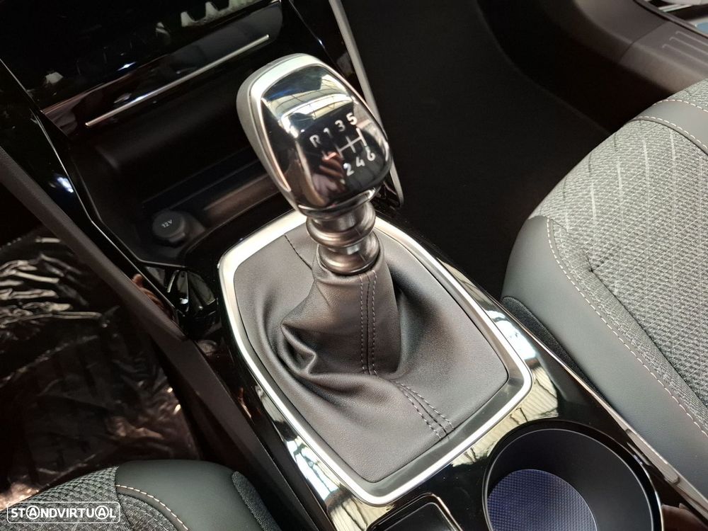 Peugeot 2008 1.2 PureTech Allure - 19