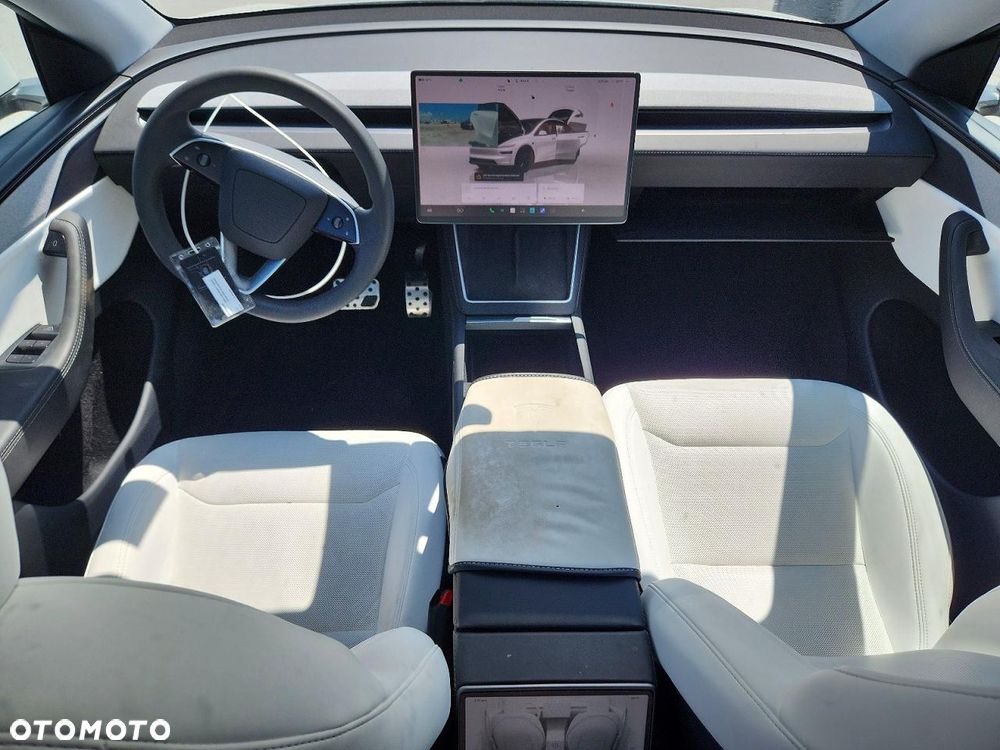 Tesla Model Y Long Range Dual Motor AWD - 8