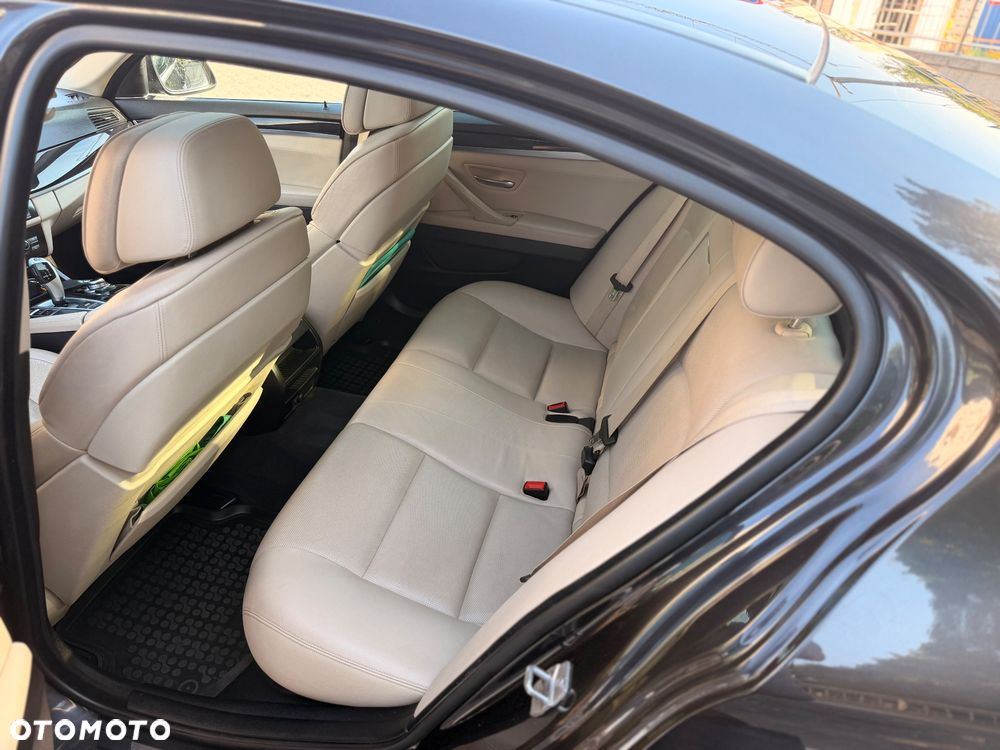 BMW Seria 5 520d xDrive - 10