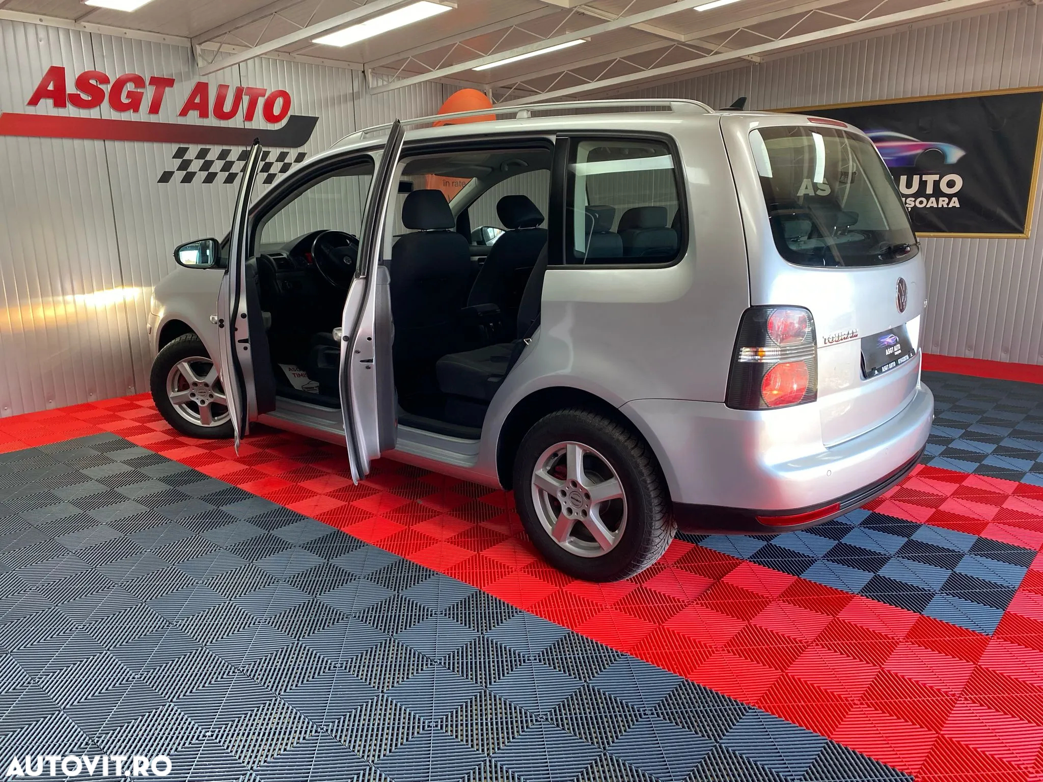 Volkswagen Touran - 17