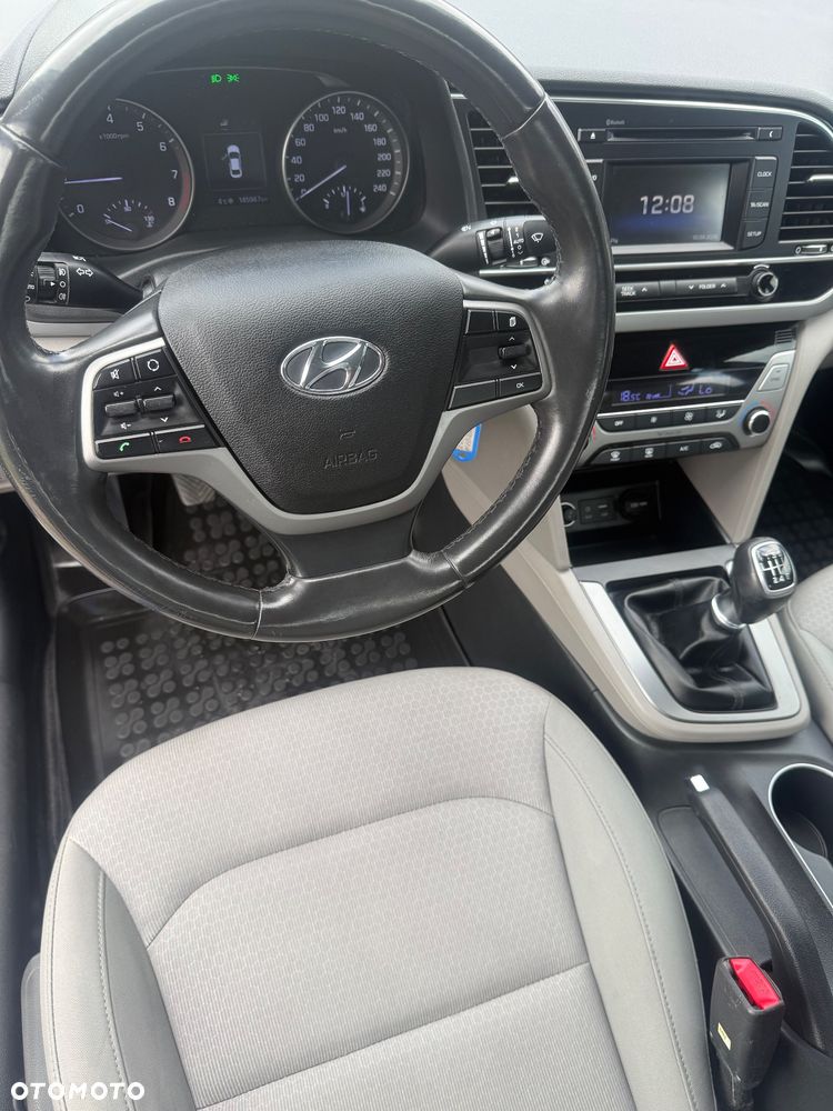 Hyundai Elantra 1.6 Comfort - 13