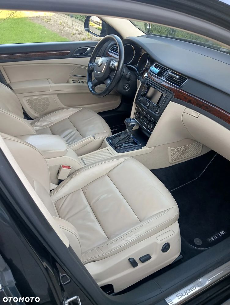 Skoda Superb 2.0 TDI DSG Elegance - 35