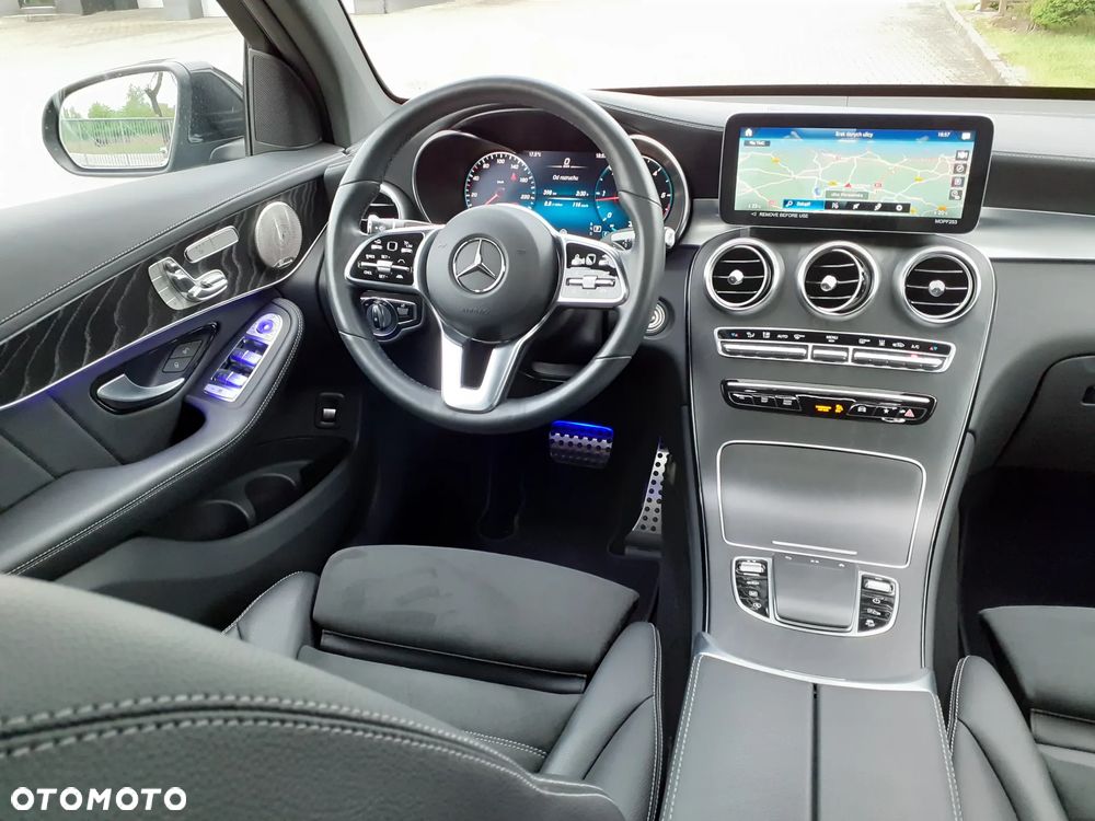 Mercedes-Benz GLC 300 d 4Matic 9G-TRONIC AMG Line Plus - 26