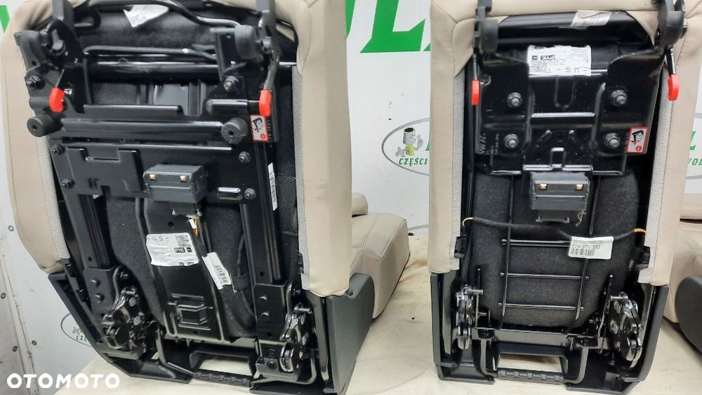 SKODA KAROQ KOMPLET FOTELI TUNEL SRODKOWY  BIAŁA SKÓRA FOTELE GRZANE  TAPICERKA DRZWI 18 ROK - 20