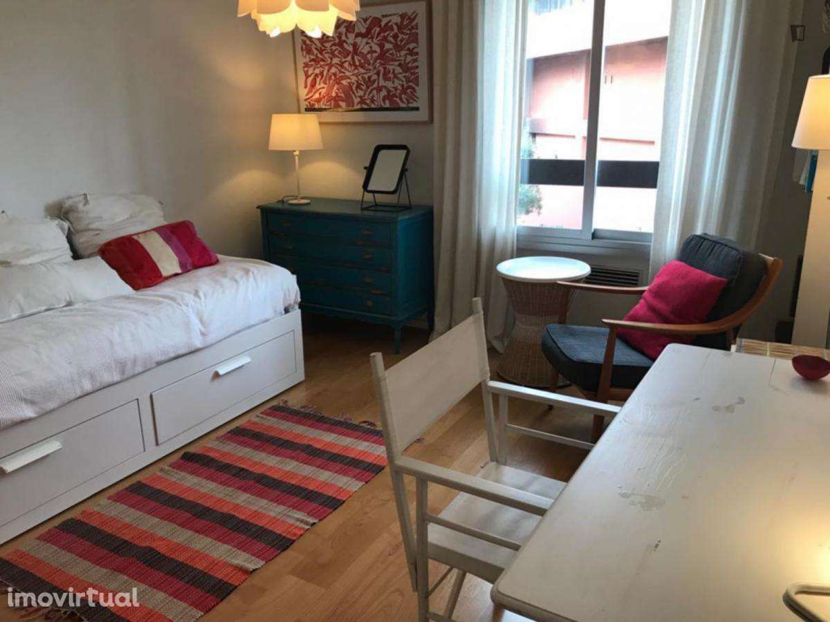 Quarto - localizado em Oeiras Lisbon - Grande imagem: 2/7