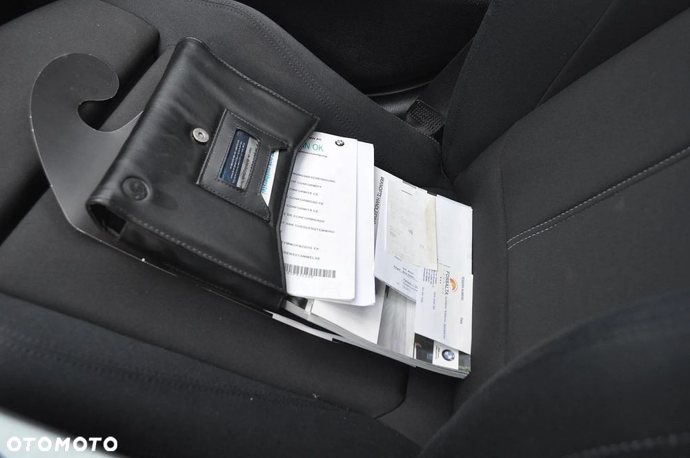 BMW Seria 3 318d Sport Line - 33