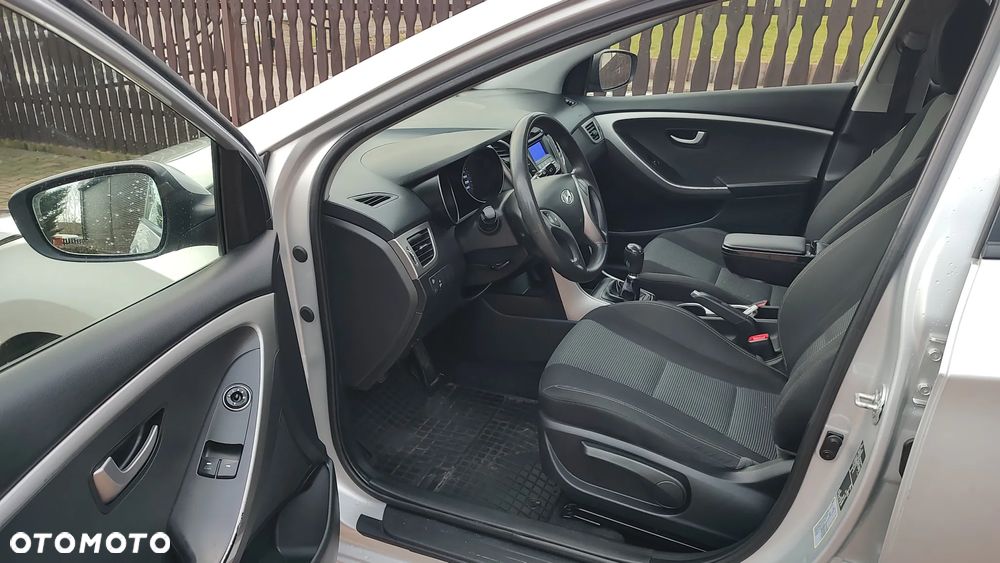 Hyundai i30 1.6 Classic + - 8