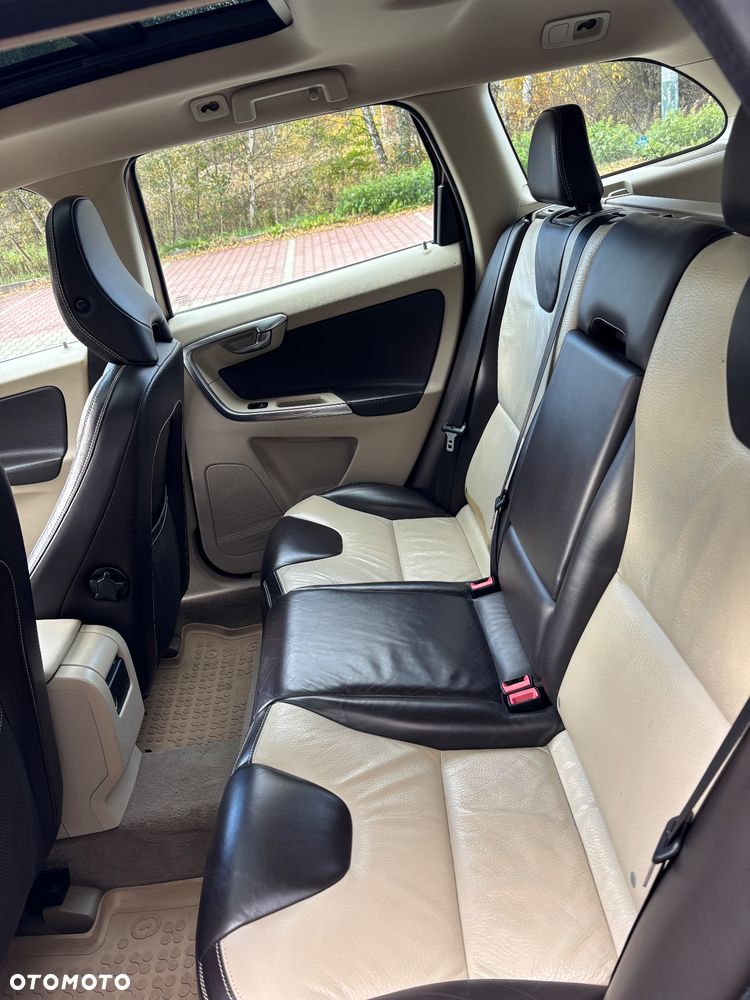 Volvo XC 60 2.4D AWD Summum - 10