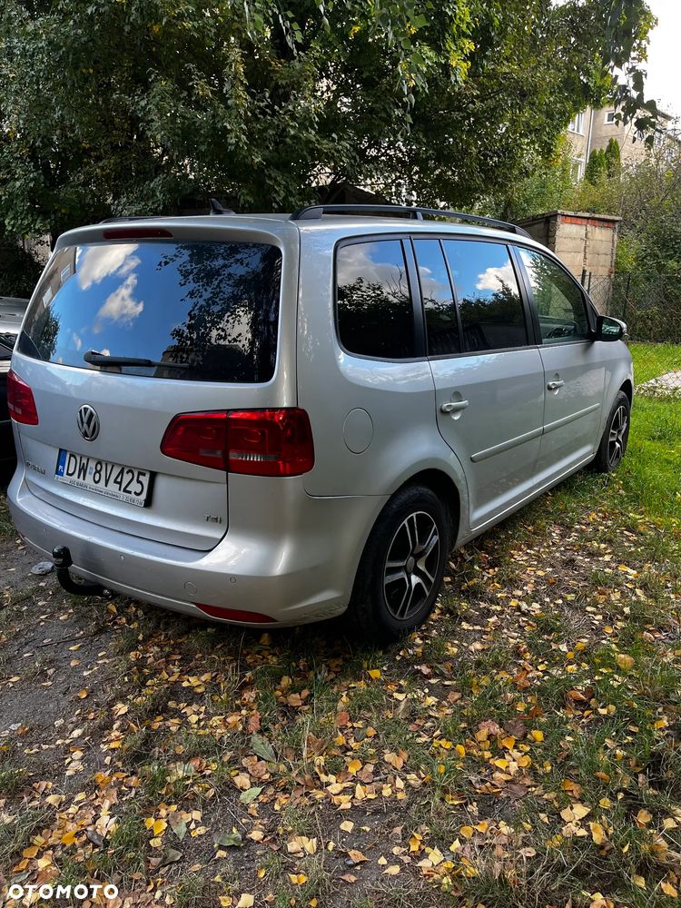 Volkswagen Touran 2011 photo 3