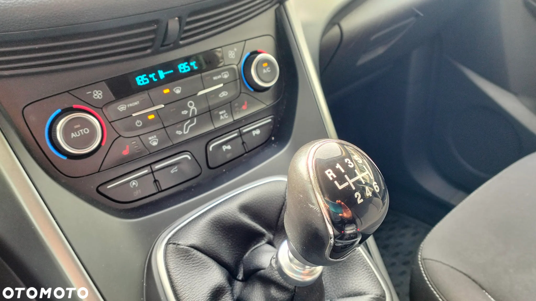 Ford Kuga - 10