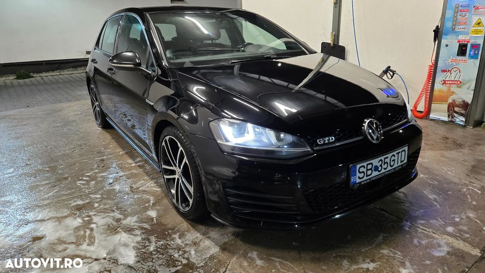 Volkswagen Golf - 10