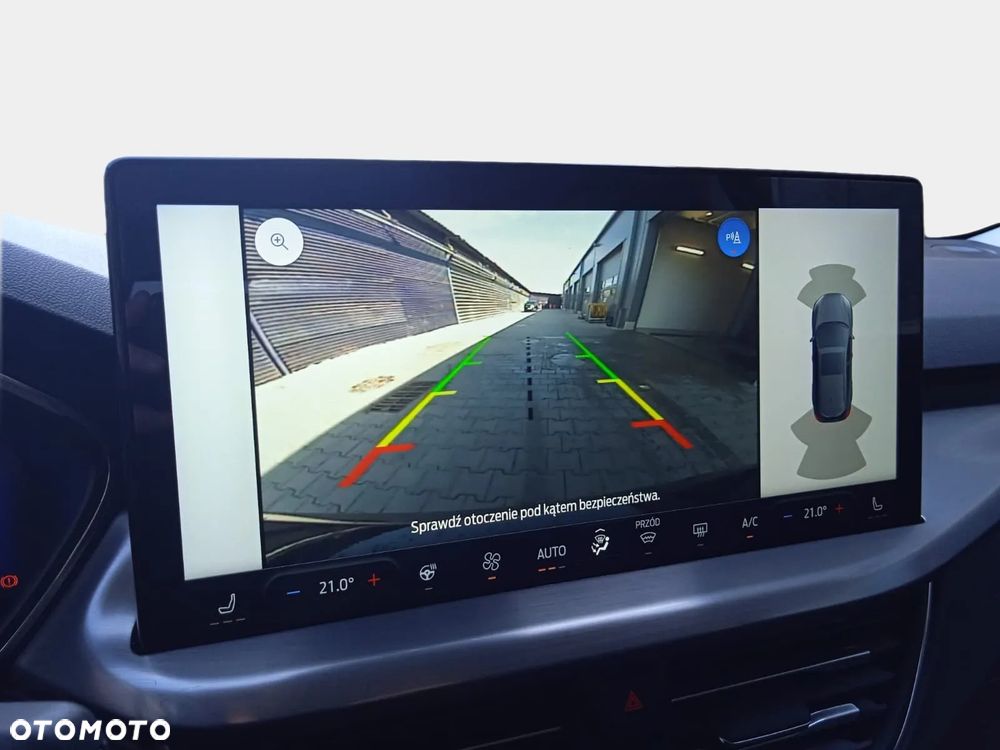 Ford Focus 1.0 EcoBoost Titanium X - 26