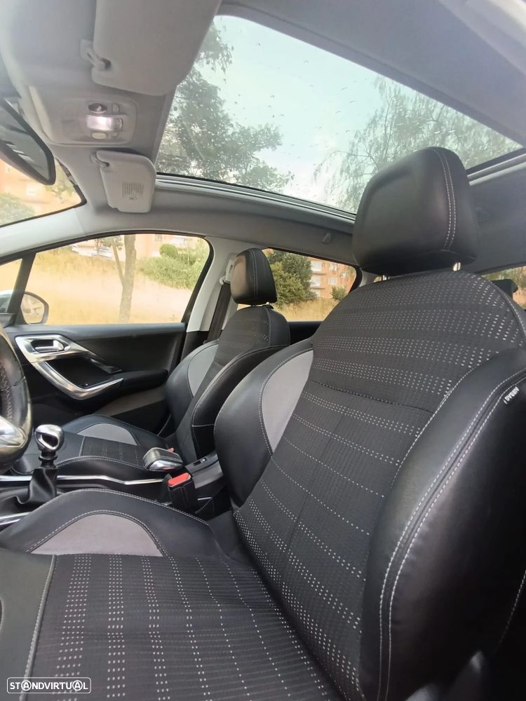 Peugeot 2008 1.6 BlueHDi Allure - 25