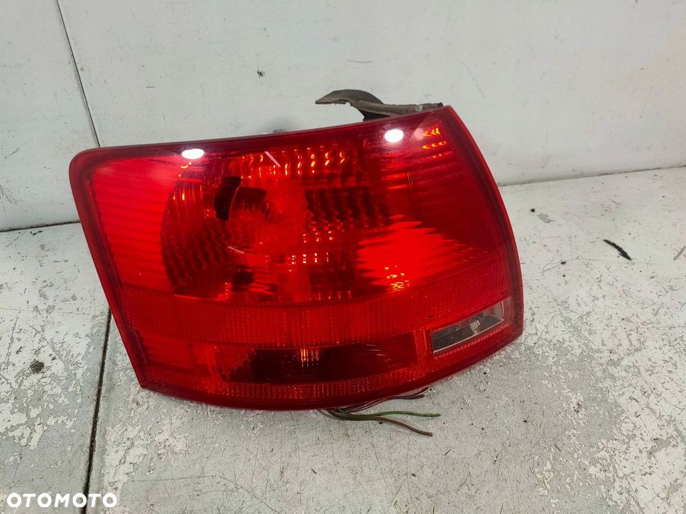 lampa tylna lewa strona audi a4 b7 8e9945095e - 1