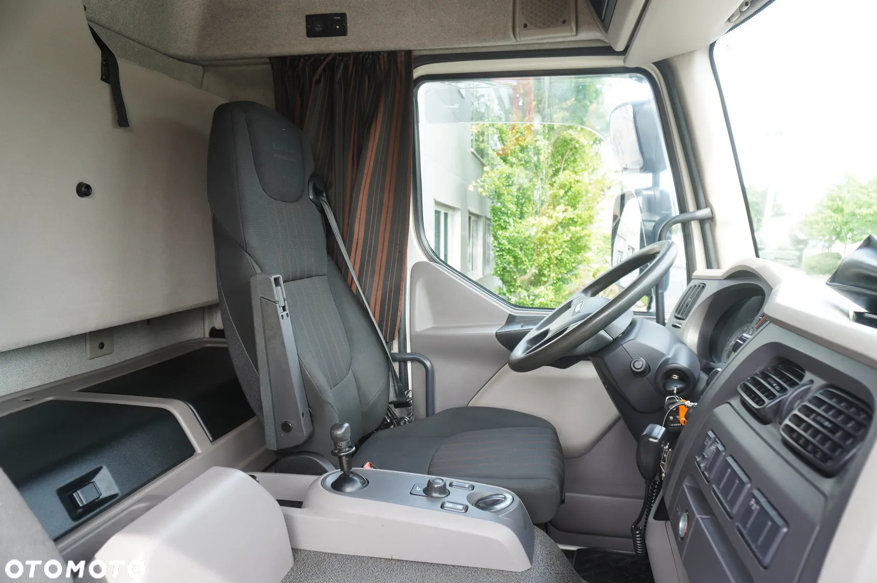 DAF DAF LF 16.260 / Chłodnia Jegger / Carrier Supra 750 / Dhollandia 1500 kg / Kab. sypialna - 27