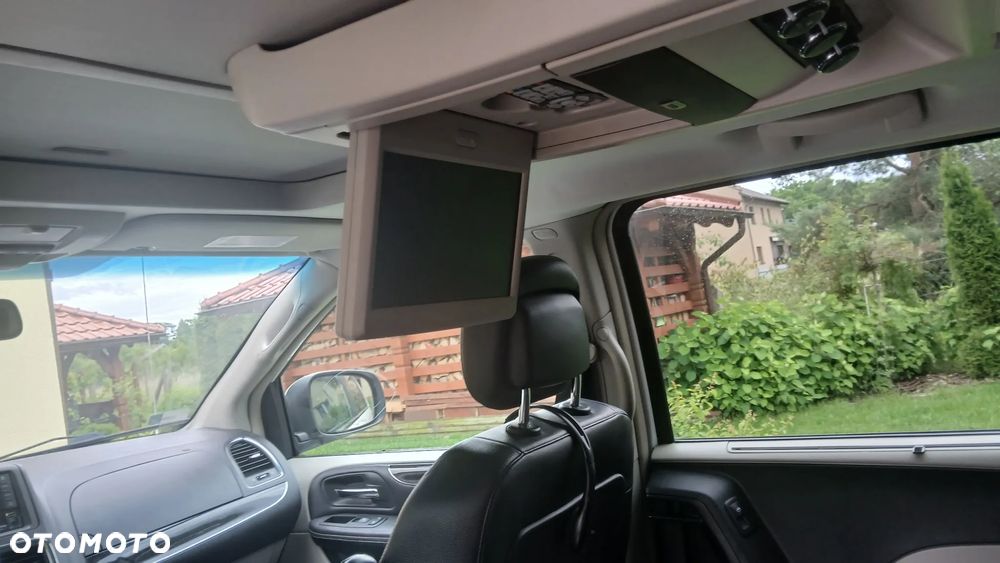 Chrysler Town & Country 3.6 Limited - 11