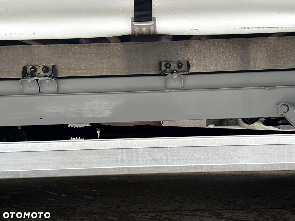 Mercedes-Benz Sprinter 315 Plandeka 8 Palet z odsuwanymi bokami - 11