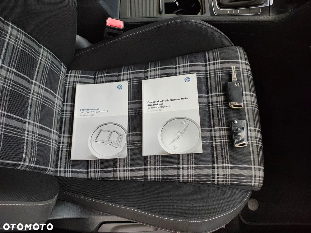 Volkswagen Golf - 35