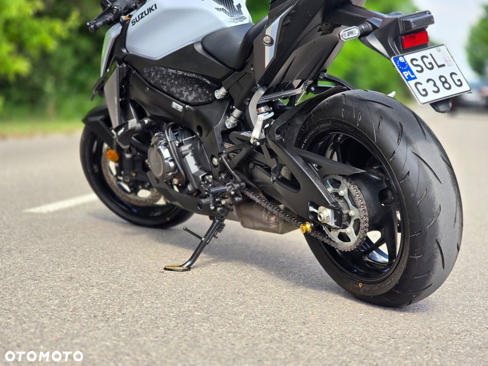 Suzuki GSX 1000 - 16