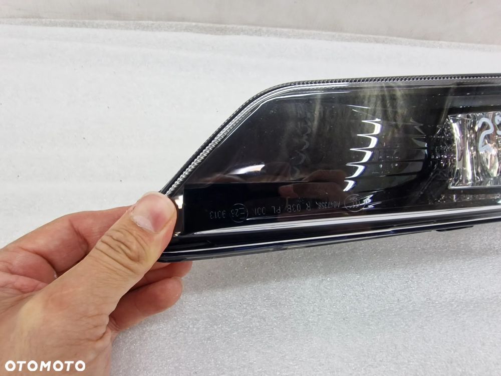 VW PASSAT B7 10- 3AA R-LINE PRAWY HALOGEN NA JEDNĄ ŻARÓWKĘ , NR AUKCJI H275 - 2