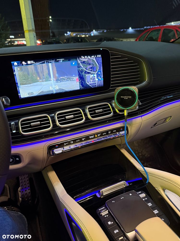 Mercedes-Benz GLS - 12