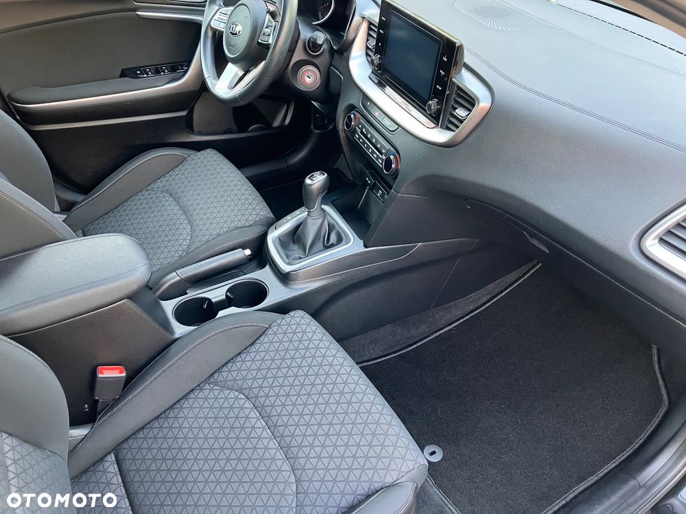 Kia Ceed 1.6 CRDi mHEV Business Line - 10