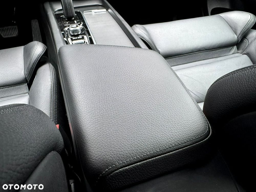 Volvo XC 60 B4 D AWD Geartronic Momentum Pro - 23
