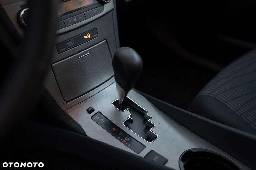 Toyota Avensis 1.8 Multidrive Business Edition - 28