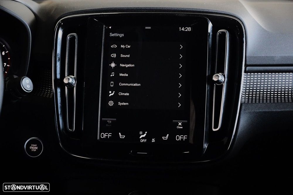 Volvo XC 40 1.5 T2 Plus Dark Auto - 24