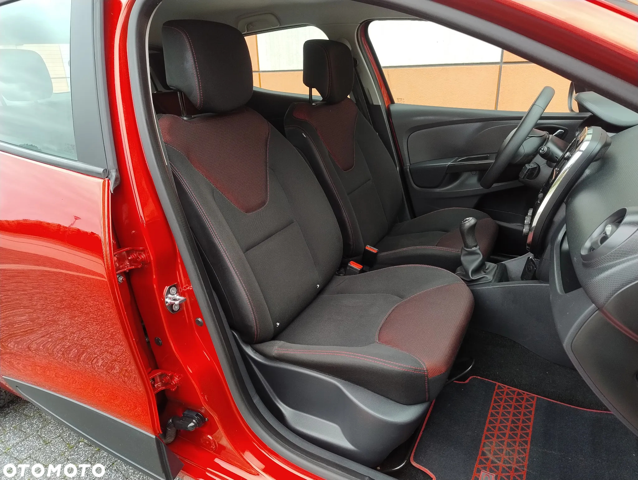 Renault Clio 1.2 16V 75 Experience - 10