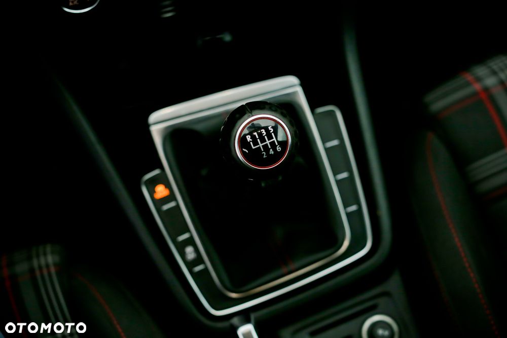Volkswagen Golf - 31