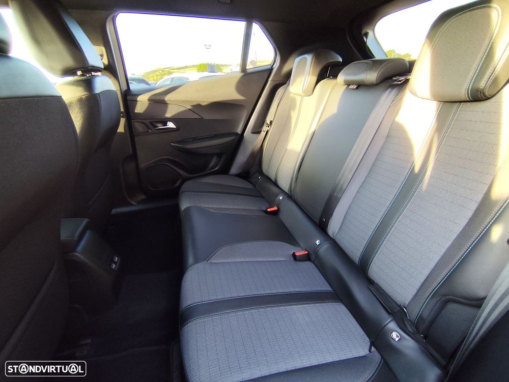 Peugeot 2008 1.2 PureTech Allure Pack - 25