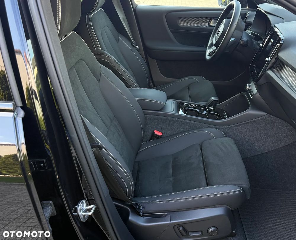 Volvo XC 40 B4 B AWD DKG Plus Dark - 9